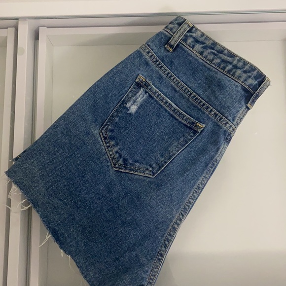 PrettyLittleThing Mom Shorts - Picture 6 of 7